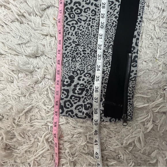Hale Bob Gray Leopard Print Joggers NWT - Picture 13 of 14